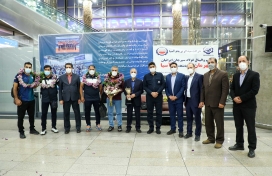 مراسم استقبال از تیم والیبال فولاد سیرجان ایرانیان بامداد یکشنبه در فرودگاه بین المللی امام خمینی تهران برگزار شد 
